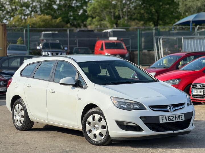 Vauxhall Astra 1.7 CDTi EcoFLEX ES Sports Tourer Euro 5 (s/s) 5dr Vauxhall Astra 1.7 CDTi EcoFLEX ES Sports Tourer Euro 5 (s/s) 5dr
