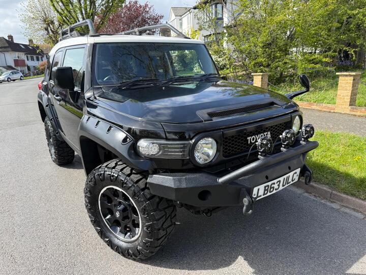 Toyota FJ Cruiser 4.0-V6-4X4-FRESH IMPORT-HUGE SPEC-SUPERB