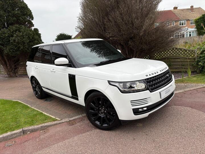 Land Rover Range Rover 3.0 TD V6 Vogue Auto 4WD Euro 6 (s/s) 5dr Land Rover Range Rover 3.0 TD V6 Vogue Auto 4WD Euro 6 (s/s) 5dr