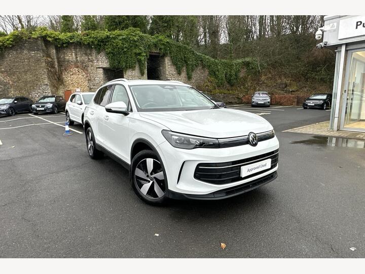 Volkswagen Tiguan 2.0 TDI Match DSG Euro 6 (s/s) 5dr Volkswagen Tiguan 2.0 TDI Match DSG Euro 6 (s/s) 5dr