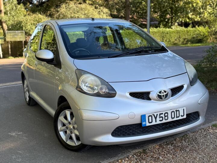 Toyota AYGO 1.0 VVT-i Platinum Euro 4 5dr Toyota AYGO 1.0 VVT-i Platinum Euro 4 5dr