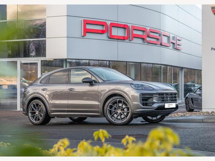 Porsche Cayenne 3.0 V6 E-Hybrid 25.9kWh Black Edition TiptronicS 4WD Euro 6 (s/s) 5dr