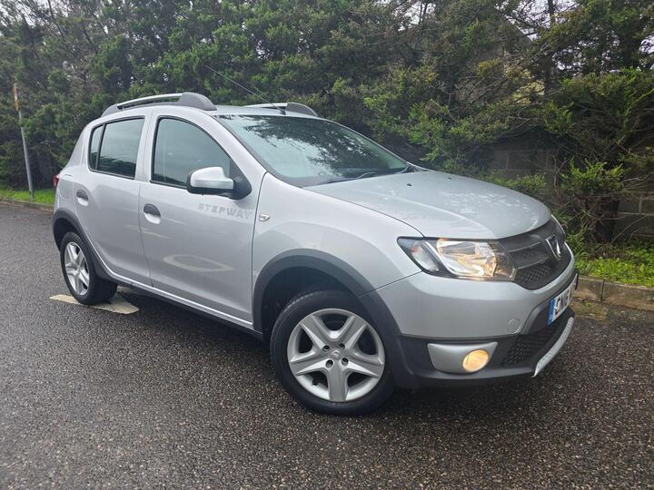 Dacia Sandero Stepway 1.5 DCi Laureate Euro 6 (s/s) 5dr Dacia Sandero Stepway 1.5 DCi Laureate Euro 6 (s/s) 5dr