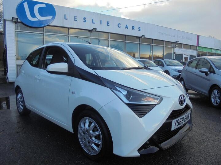 Toyota AYGO 1.0 VVT-i X-play X-shift Euro 6 5dr Toyota AYGO 1.0 VVT-i X-play X-shift Euro 6 5dr