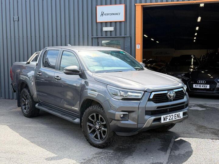Toyota HI-LUX 2.8 D-4D Invincible X Auto 4WD Euro 6 (s/s) 4dr Toyota HI-LUX 2.8 D-4D Invincible X Auto 4WD Euro 6 (s/s) 4dr