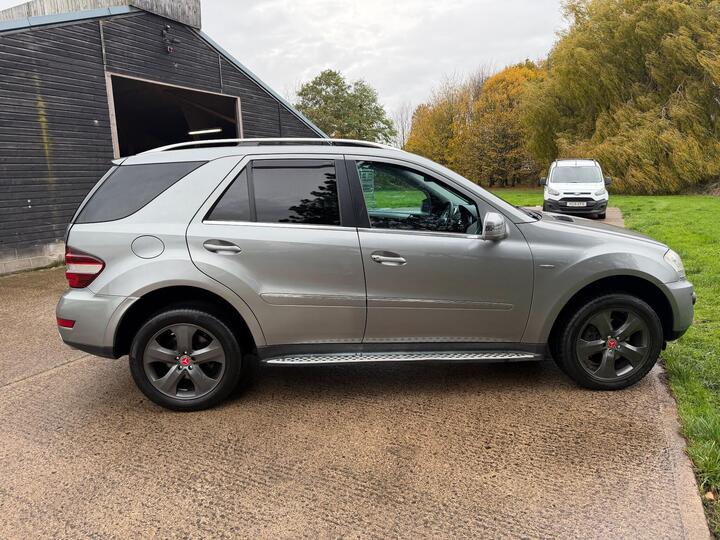 Mercedes-Benz M Class 3.0 ML300 CDI V6 BlueEfficiency Sport G-Tronic 4WD Euro 5 5dr