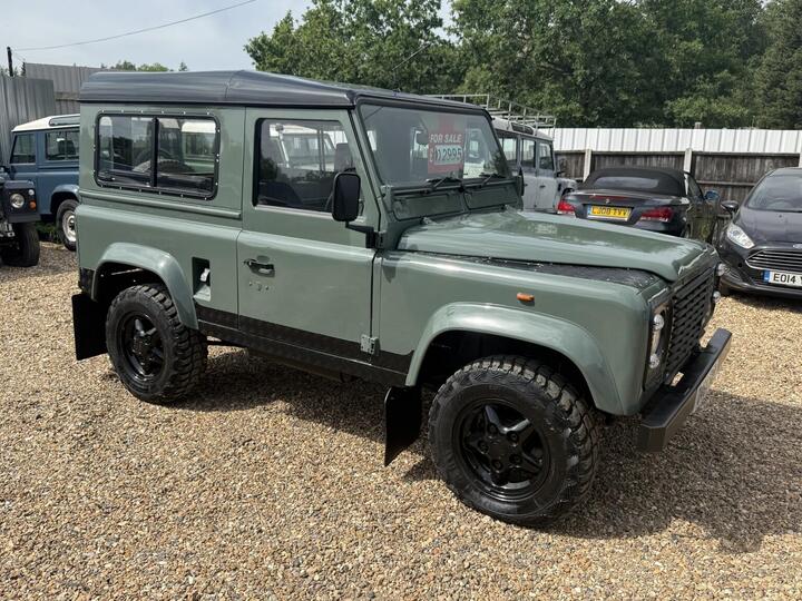 Land Rover DEFENDER 90 2.5 TDi Station Wagon SWB (7 Seats) Land Rover DEFENDER 90 2.5 TDi Station Wagon SWB (7 Seats)