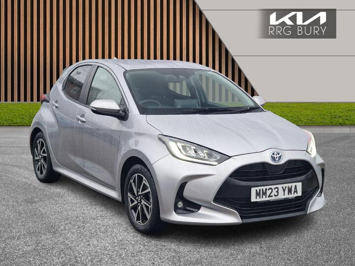 Toyota Yaris 1.5 VVT-h Design E-CVT Euro 6 (s/s) 5dr Toyota Yaris 1.5 VVT-h Design E-CVT Euro 6 (s/s) 5dr