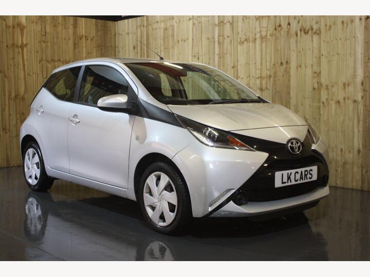Toyota AYGO 1.0 VVT-i X-play Euro 6 5dr Toyota AYGO 1.0 VVT-i X-play Euro 6 5dr