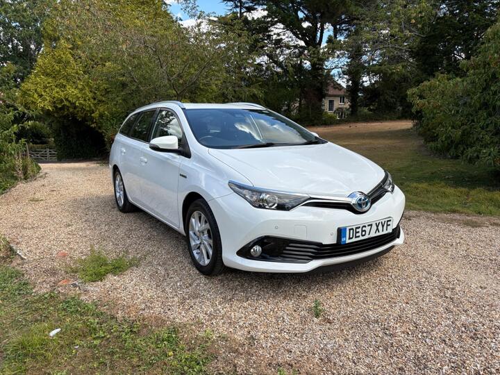 Toyota Auris 1.8 VVT-h Icon Touring Sports CVT Euro 6 (s/s) 5dr (Safety Sense)