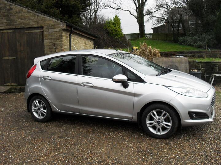 Ford Fiesta 1.0T EcoBoost Zetec Euro 5 (s/s) 5dr