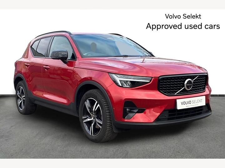 Volvo XC40 2.0 B3 MHEV Plus Dark DCT Auto Euro 6 (s/s) 5dr