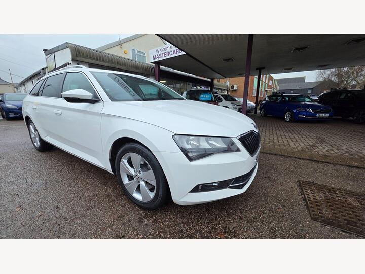 Skoda Superb 2.0 TDI SE Euro 6 (s/s) 5dr Skoda Superb 2.0 TDI SE Euro 6 (s/s) 5dr
