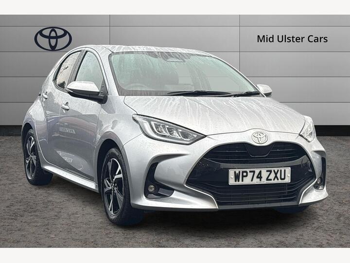 Toyota Yaris 1.5 VVT-h Design E-CVT Euro 6 (s/s) 5dr Toyota Yaris 1.5 VVT-h Design E-CVT Euro 6 (s/s) 5dr