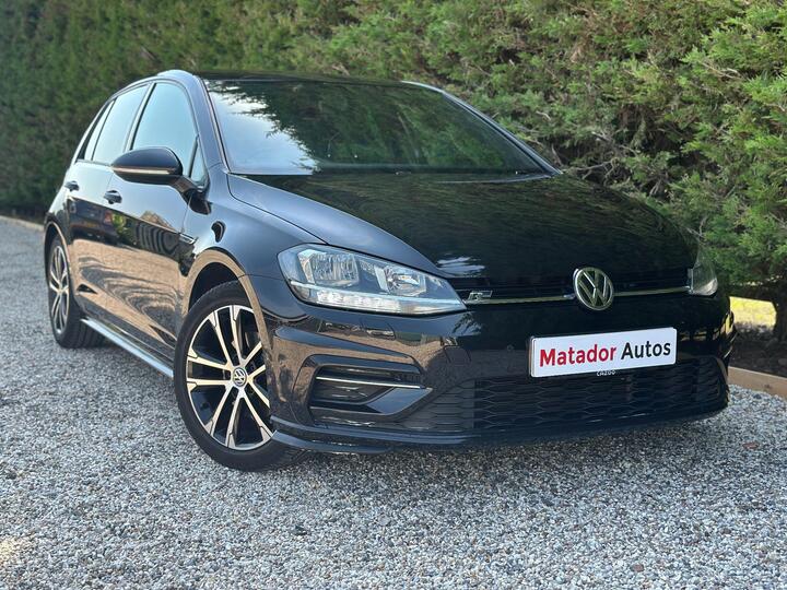 Volkswagen Golf 1.5 TSI EVO R-Line DSG Euro 6 (s/s) 5dr Volkswagen Golf 1.5 TSI EVO R-Line DSG Euro 6 (s/s) 5dr