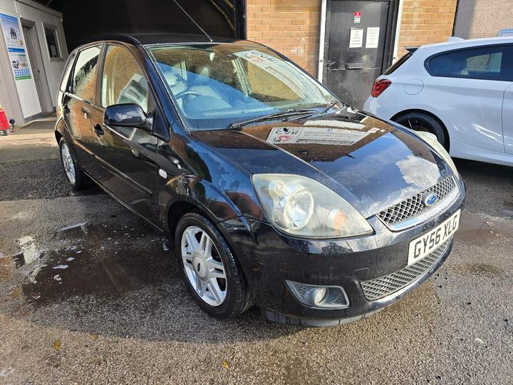 Ford Fiesta 1.6 Ghia 5dr