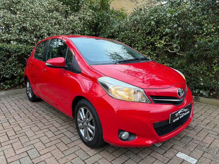 Toyota Yaris 1.33 Dual VVT-i Icon Plus Euro 5 5dr Toyota Yaris 1.33 Dual VVT-i Icon Plus Euro 5 5dr