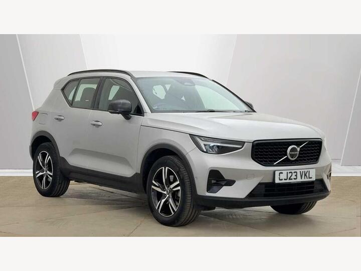 Volvo XC40 2.0 B3 MHEV Plus Dark DCT Auto Euro 6 (s/s) 5dr