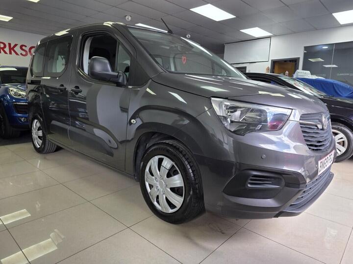 Vauxhall COMBO LIFE 1.5 Turbo D BlueInjection Design Euro 6 (s/s) 5dr Vauxhall COMBO LIFE 1.5 Turbo D BlueInjection Design Euro 6 (s/s) 5dr