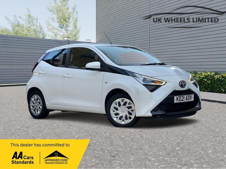 Toyota AYGO 1.0 VVT-i X-play X-shift Euro 6 5dr (Safety Sense)