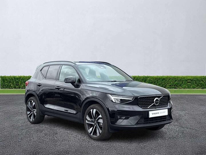 Volvo XC40 2.0 B3 MHEV Plus Dark DCT Auto Euro 6 (s/s) 5dr