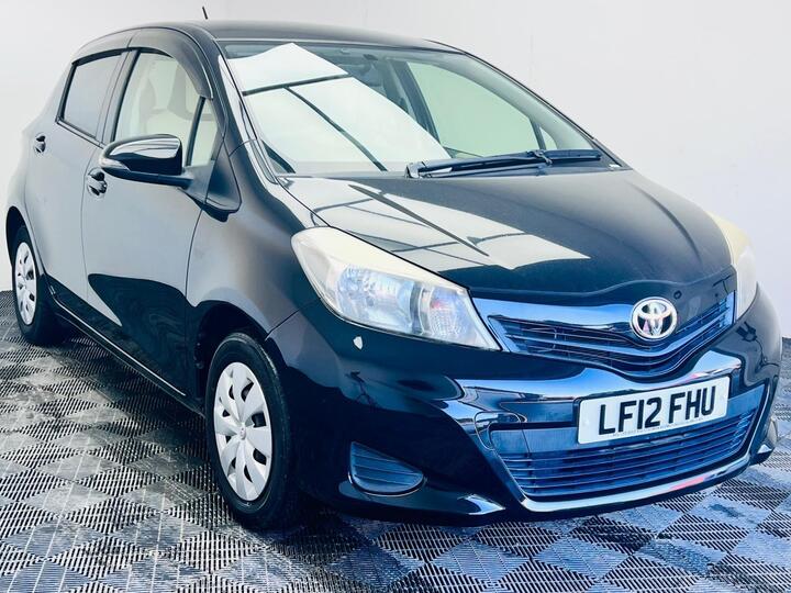 Toyota Yaris 1.33 Dual VVT-i SR Hatchback 5dr Petrol Multidrive S Euro 5 (101 Ps) Toyota Yaris 1.33 Dual VVT-i SR Hatchback 5dr Petrol Multidrive S Euro 5 (101 Ps)