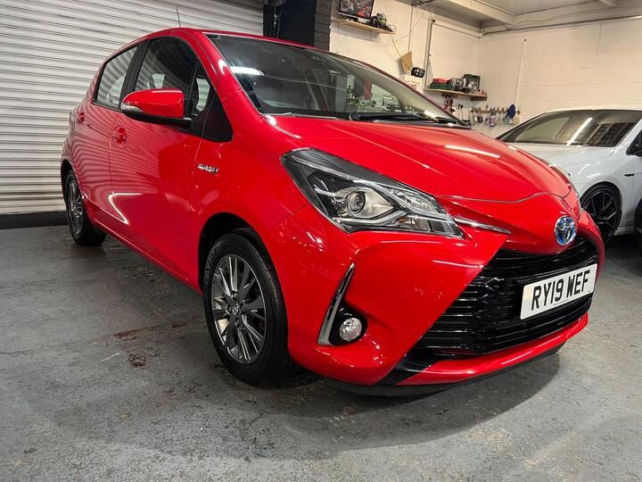 Toyota Yaris 1.5 VVT-h Icon Tech E-CVT Euro 6 (s/s) 5dr