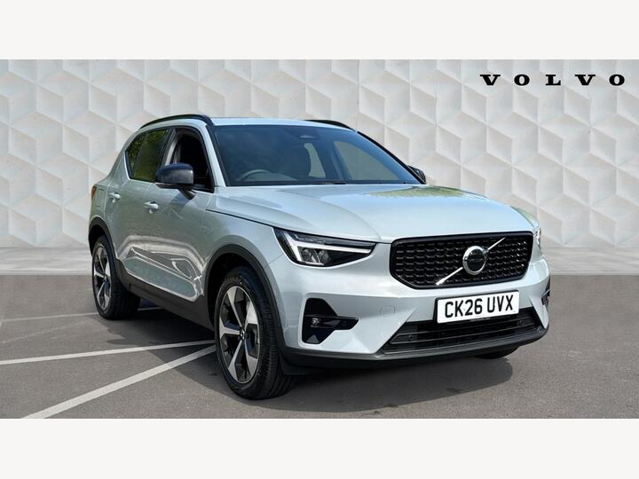 Volvo XC40 2.0 B3 MHEV Plus Dark DCT Auto Euro 6 (s/s) 5dr
