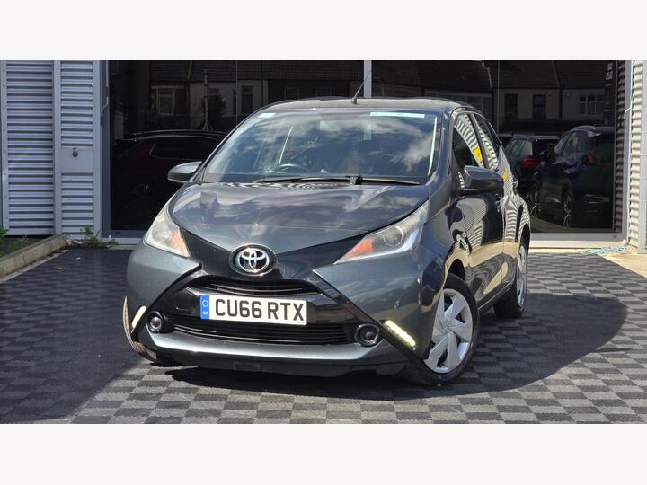 Toyota AYGO 1.0 VVT-i X-play X-shift Euro 6 5dr