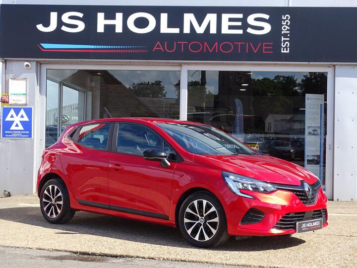 Renault Clio 1.0 TCe Evolution Euro 6 (s/s) 5dr Renault Clio 1.0 TCe Evolution Euro 6 (s/s) 5dr
