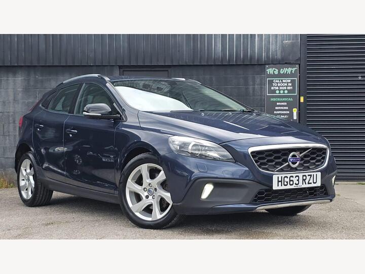 Volvo V40 Cross Country 1.6 D2 Lux Powershift Euro 5 (s/s) 5dr Volvo V40 Cross Country 1.6 D2 Lux Powershift Euro 5 (s/s) 5dr