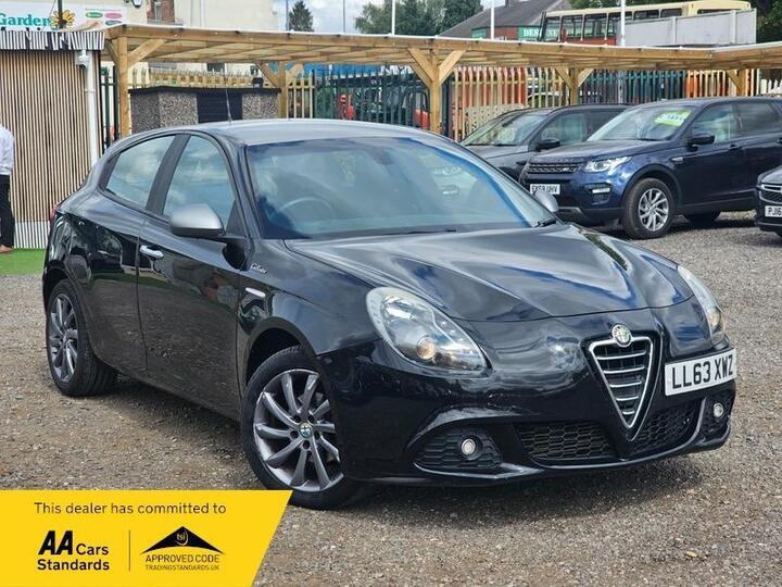 Alfa Romeo Giulietta 1.6 JTDM-2 Collezione Euro 5 (s/s) 5dr Alfa Romeo Giulietta 1.6 JTDM-2 Collezione Euro 5 (s/s) 5dr