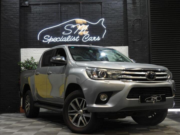 Toyota HILUX 2.4 D-4D Invincible Auto 4WD Euro 6 (s/s) 4dr (TSS)