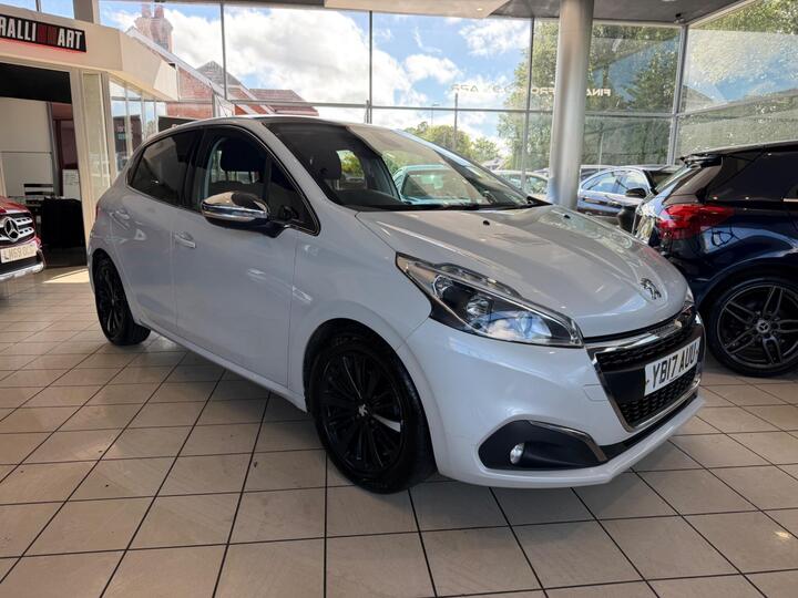 Peugeot 208 1.2 PureTech Allure Euro 6 5dr Peugeot 208 1.2 PureTech Allure Euro 6 5dr