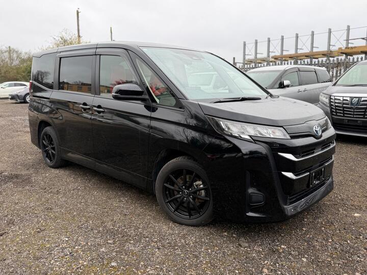 Toyota Noah 1.8 PETROL HYBRID X