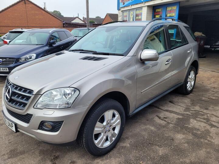 Mercedes-Benz M Class 3.0 ML320 CDI V6 SE Tiptronic 4WD Euro 4 5dr Mercedes-Benz M Class 3.0 ML320 CDI V6 SE Tiptronic 4WD Euro 4 5dr