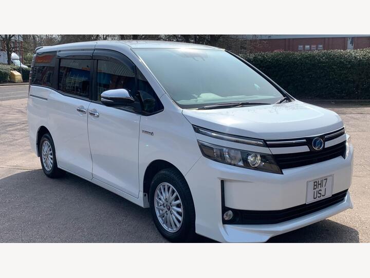 Toyota Voxy 1.8 PETROL HYBRID 7 SEATS AUTO ULEZ