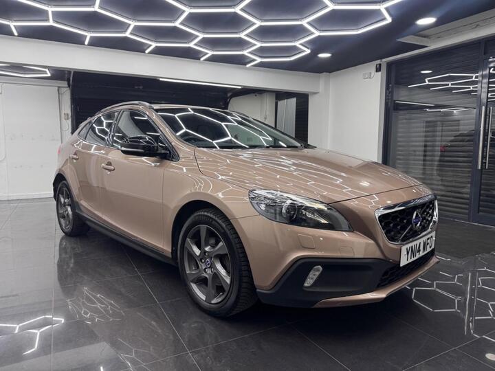 Volvo V40 Cross Country 1.6 D2 Lux Powershift Euro 5 (s/s) 5dr Volvo V40 Cross Country 1.6 D2 Lux Powershift Euro 5 (s/s) 5dr