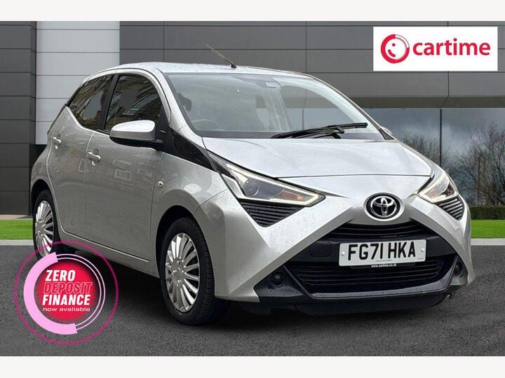 Toyota AYGO 1.0 VVT-i X-play Euro 6 (s/s) 5dr Toyota AYGO 1.0 VVT-i X-play Euro 6 (s/s) 5dr