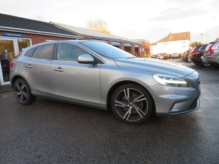 Volvo V40 1.5 T3 R-Design Pro Auto Euro 6 (s/s) 5dr