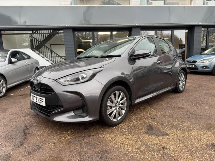 Toyota Yaris 1.5 VVT-h Icon E-CVT Euro 6 (s/s) 5dr Toyota Yaris 1.5 VVT-h Icon E-CVT Euro 6 (s/s) 5dr