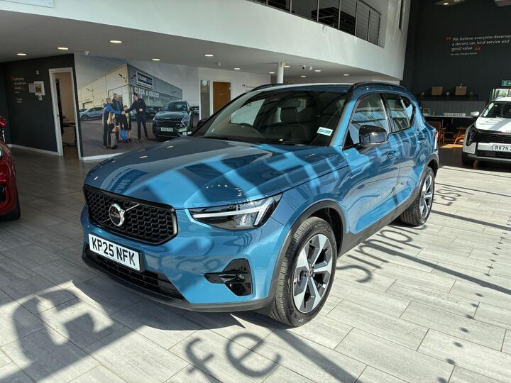 Volvo XC40 2.0 B4 MHEV Plus Dark DCT Auto Euro 6 (s/s) 5dr
