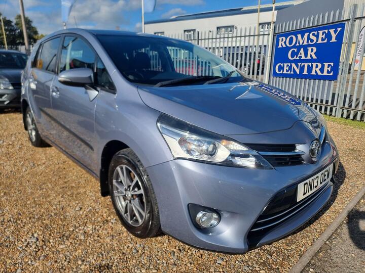 Toyota Verso 1.6 V-Matic Icon Euro 5 5dr Euro 5 Toyota Verso 1.6 V-Matic Icon Euro 5 5dr Euro 5