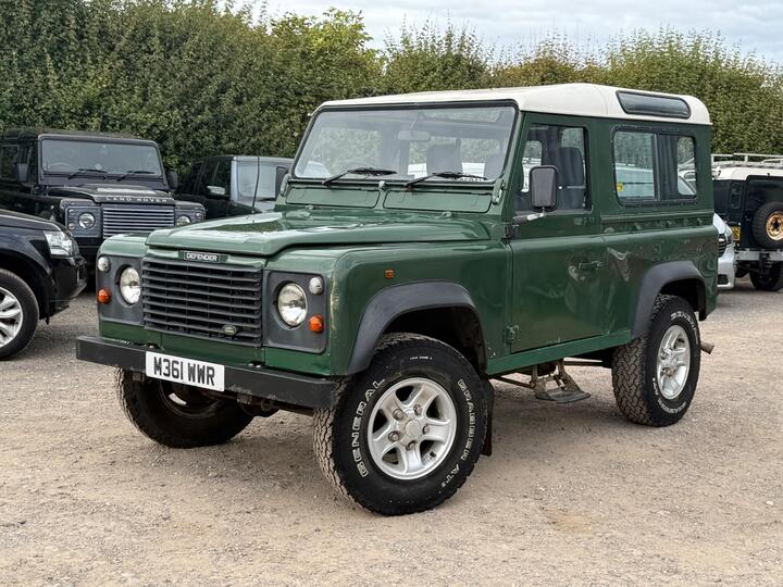Land Rover Defender 90 2.5D Hard Top Station Wagon 4X4 3dr Land Rover Defender 90 2.5D Hard Top Station Wagon 4X4 3dr