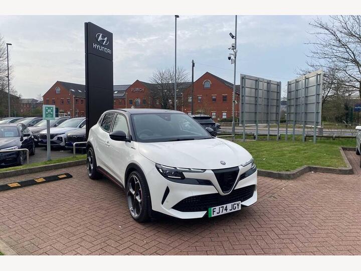 Alfa Romeo Junior 54kWh Elettrica Veloce Auto 5dr