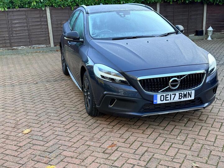 Volvo V40 Cross Country 1.5 T3 Nav Plus Auto Euro 6 (s/s) 5dr Volvo V40 Cross Country 1.5 T3 Nav Plus Auto Euro 6 (s/s) 5dr