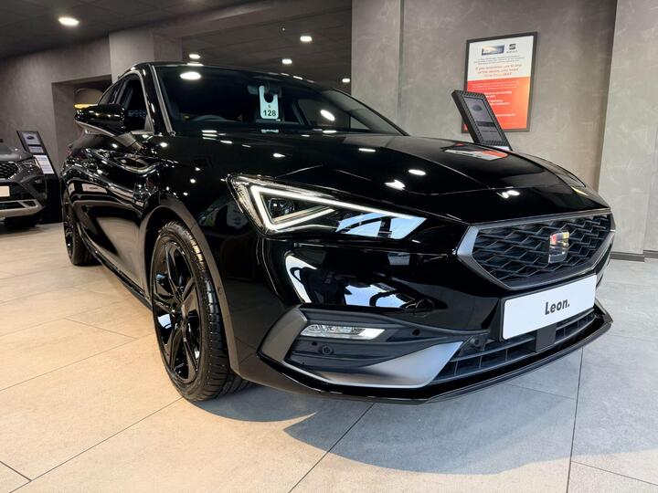 SEAT Leon 1.5 ETSI MHEV FR Black Edition DSG Euro 6 (s/s) 5dr