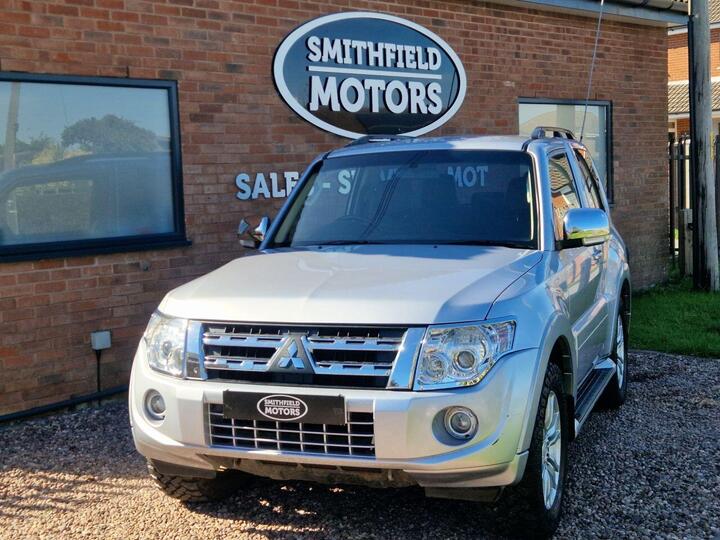 Mitsubishi SHOGUN 3.2 DI-DC Warrior Auto 4WD Euro 5 3dr SWB Mitsubishi SHOGUN 3.2 DI-DC Warrior Auto 4WD Euro 5 3dr SWB