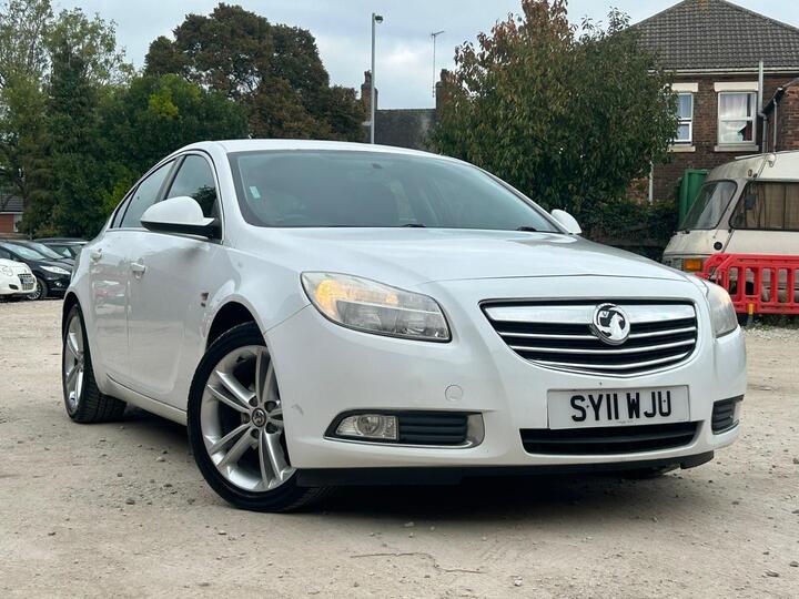 Vauxhall Insignia 1.8 16V SRi Euro 5 5dr Vauxhall Insignia 1.8 16V SRi Euro 5 5dr