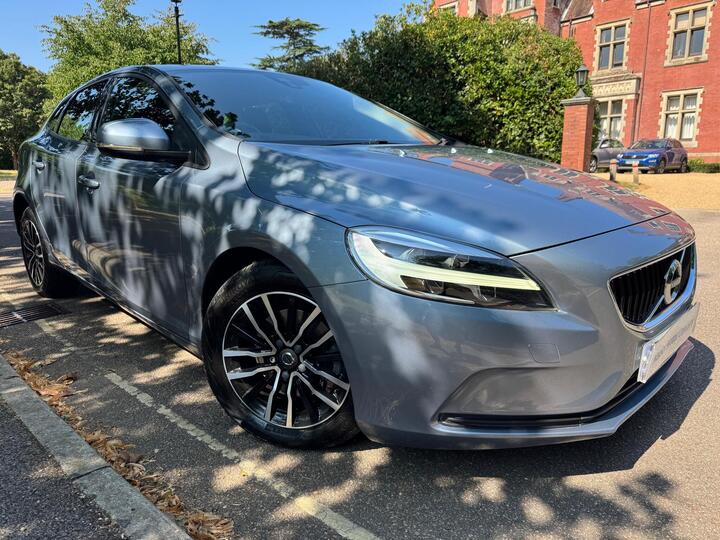 Volvo V40 2.0 T2 Momentum Euro 6 (s/s) 5dr